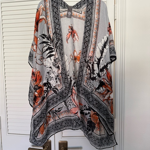 Vince Camuto Other - Vince Camuto Black and Orange Patterned Kimono